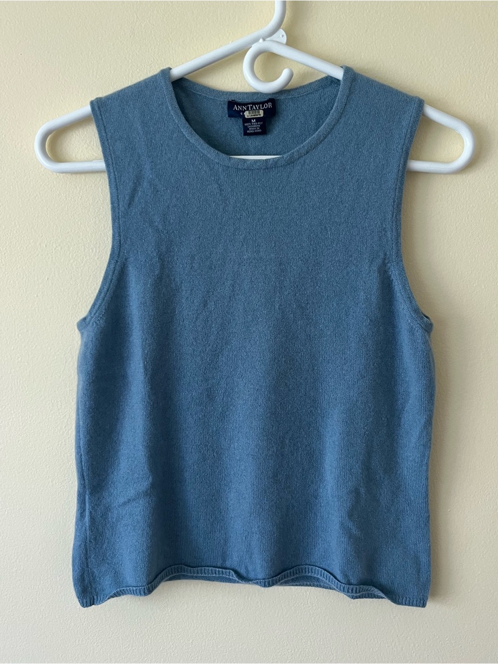 Ann Taylor cashmere blue sleeveless knit sweater shell top medium